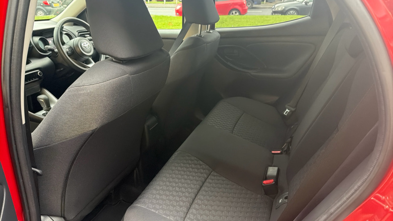 Toyota Yaris 1.5 Hybrid Design 5dr CVT Hybrid Hatchback